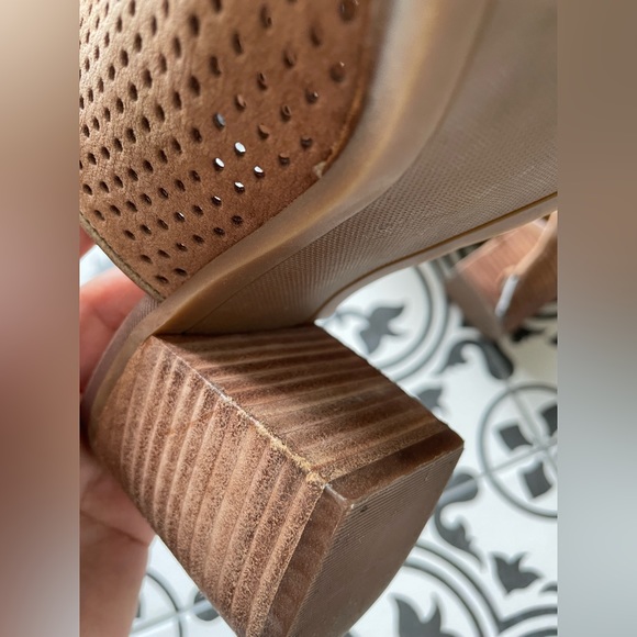 Franco Sarto leather heels size 7.5 - Picture 6 of 7